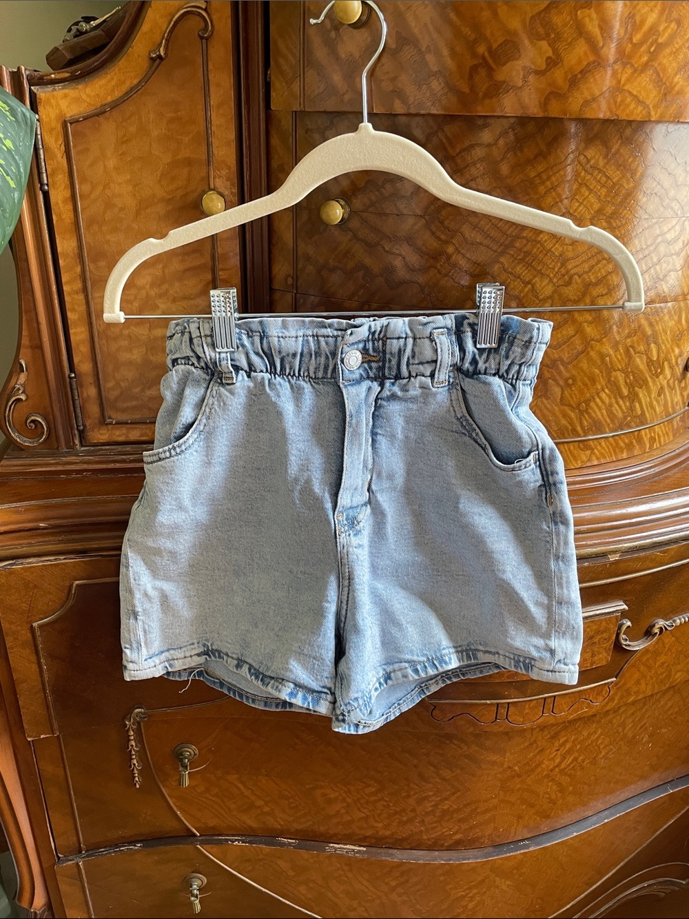 H&M Light Wash Denim Paperbag Waist Women's Shorts